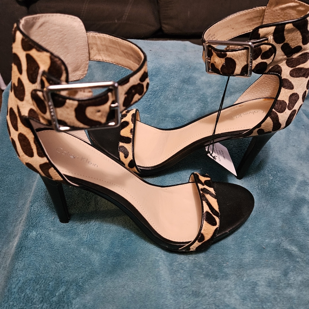 Calvin Klein Leopard Print Ankle Strap Sandals - Picture 4 of 8